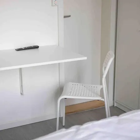 شقة Urban Oasis With Queen Bed And View Be-32 *